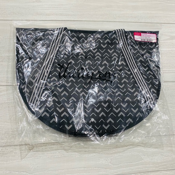 Thirty-One Round Utility Tote - Picture 5 of 8